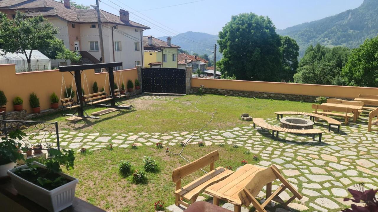 Guesthouse Nefertiti Smolyan Ngoại thất bức ảnh